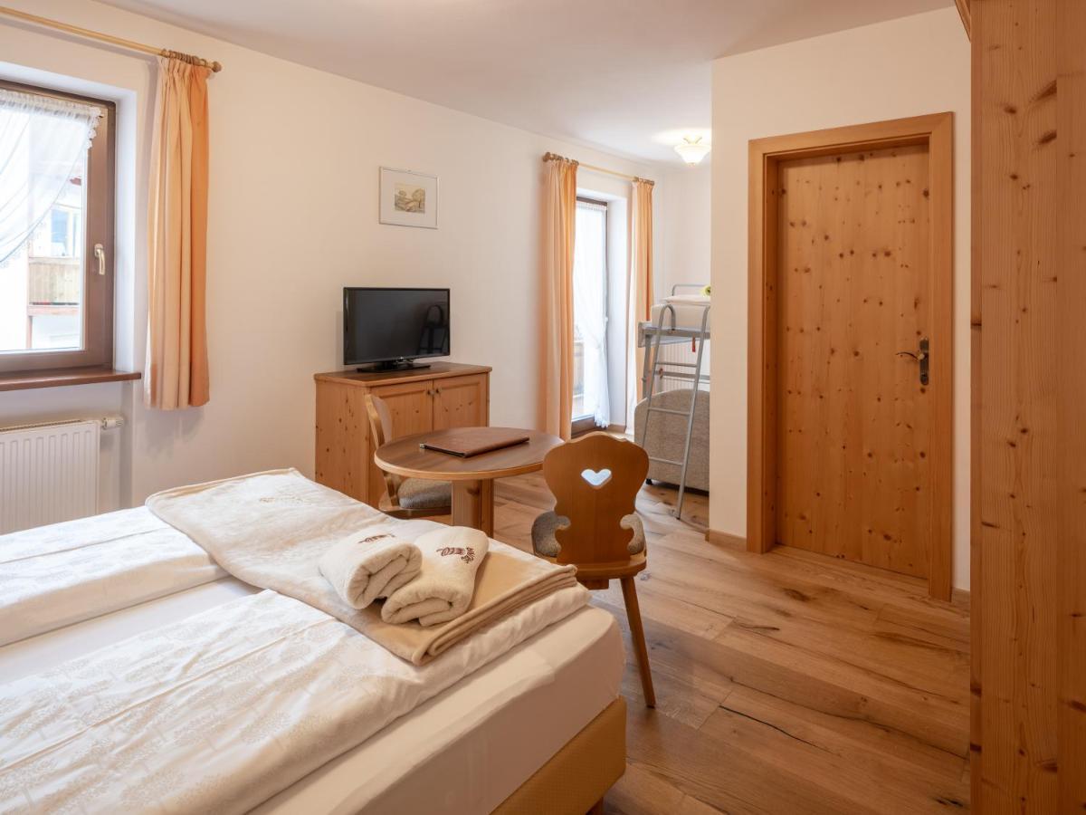Hotel Falken Фалцес Екстериор снимка