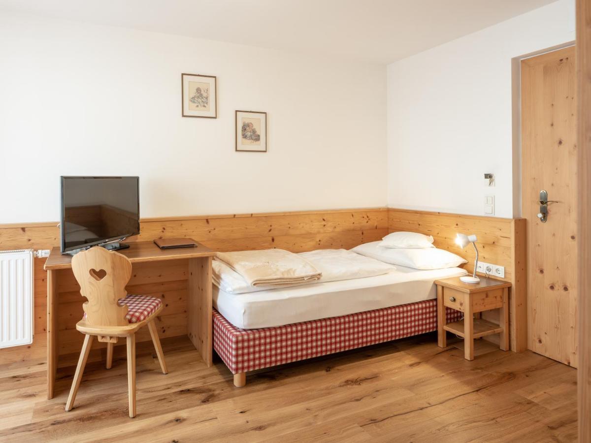 Hotel Falken Фалцес Екстериор снимка