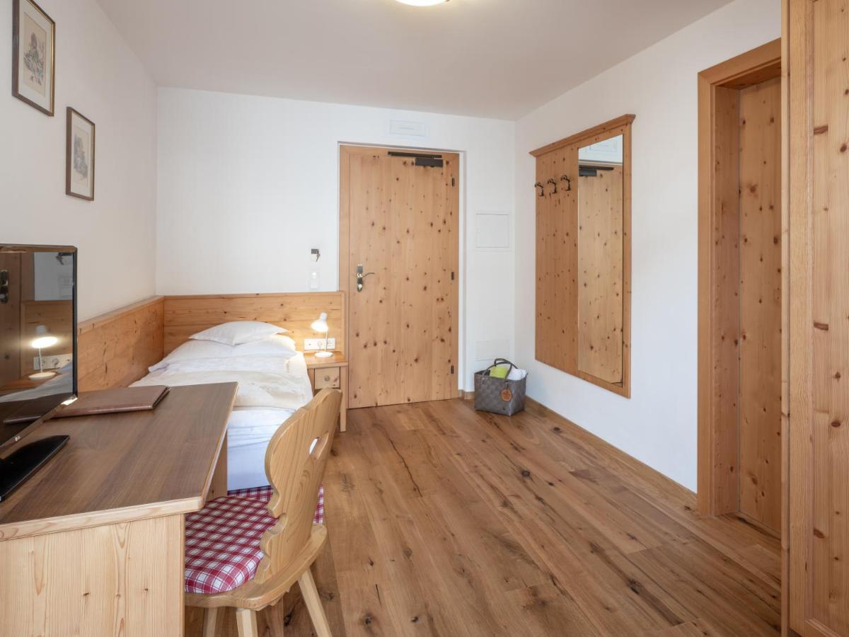 Hotel Falken Фалцес Екстериор снимка