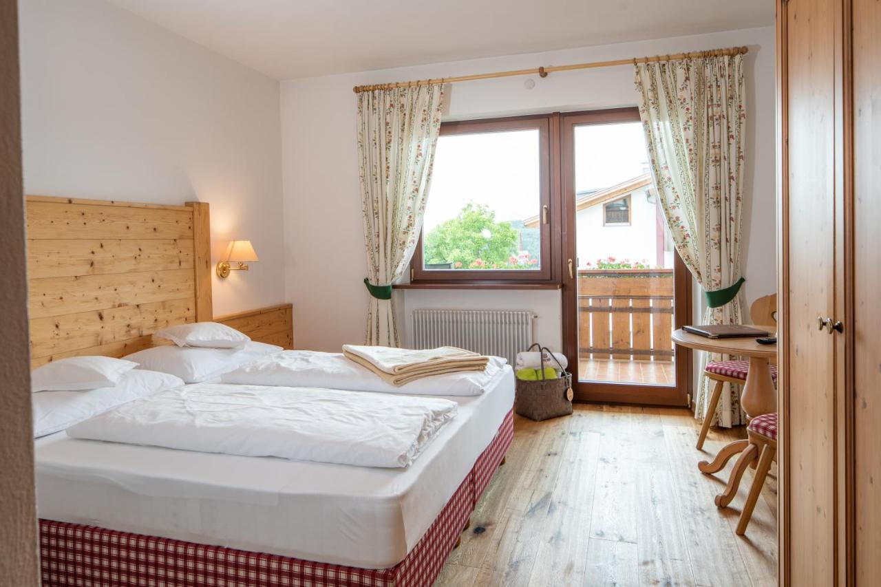 Hotel Falken Фалцес Екстериор снимка