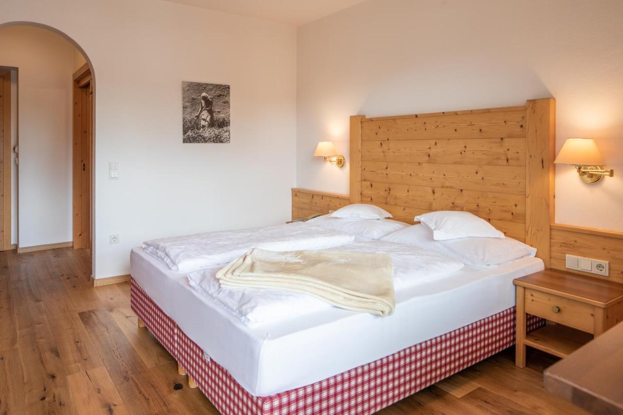 Hotel Falken Фалцес Екстериор снимка