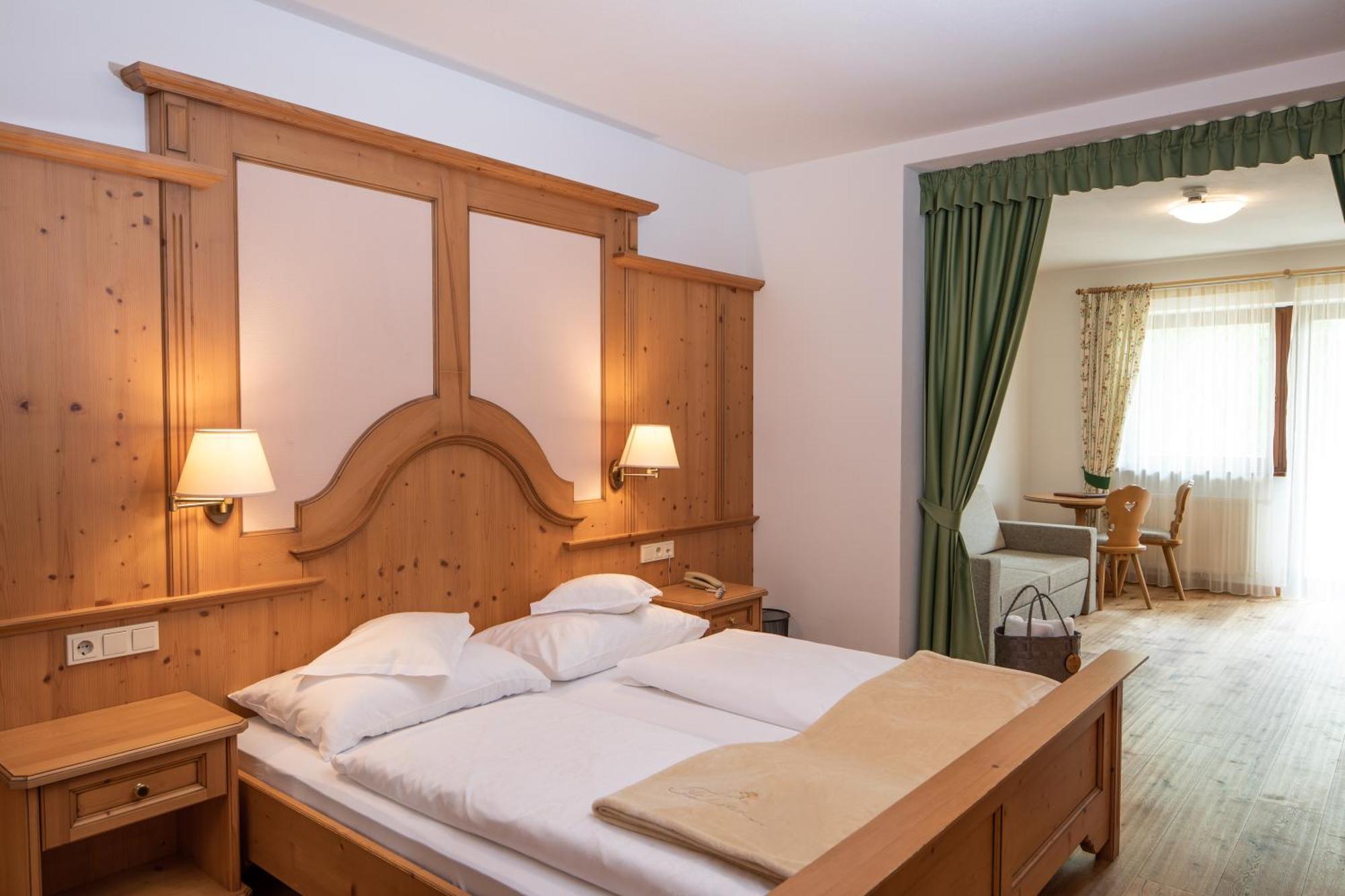Hotel Falken Фалцес Екстериор снимка