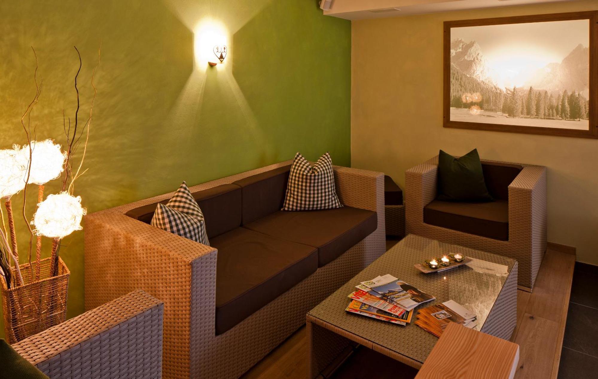 Hotel Falken Фалцес Екстериор снимка