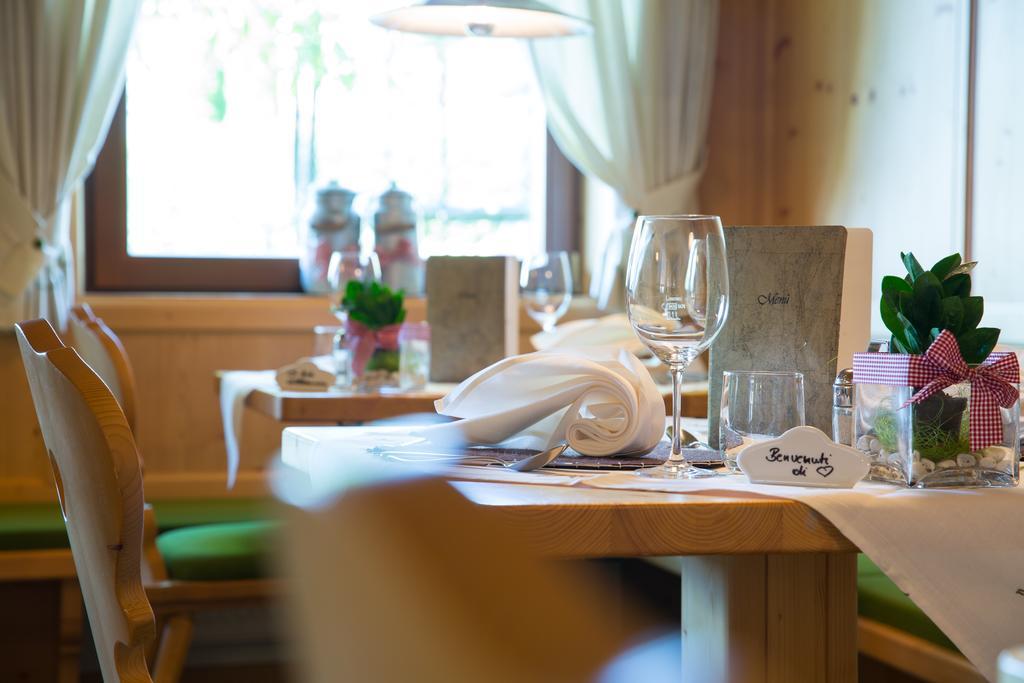 Hotel Falken Фалцес Екстериор снимка