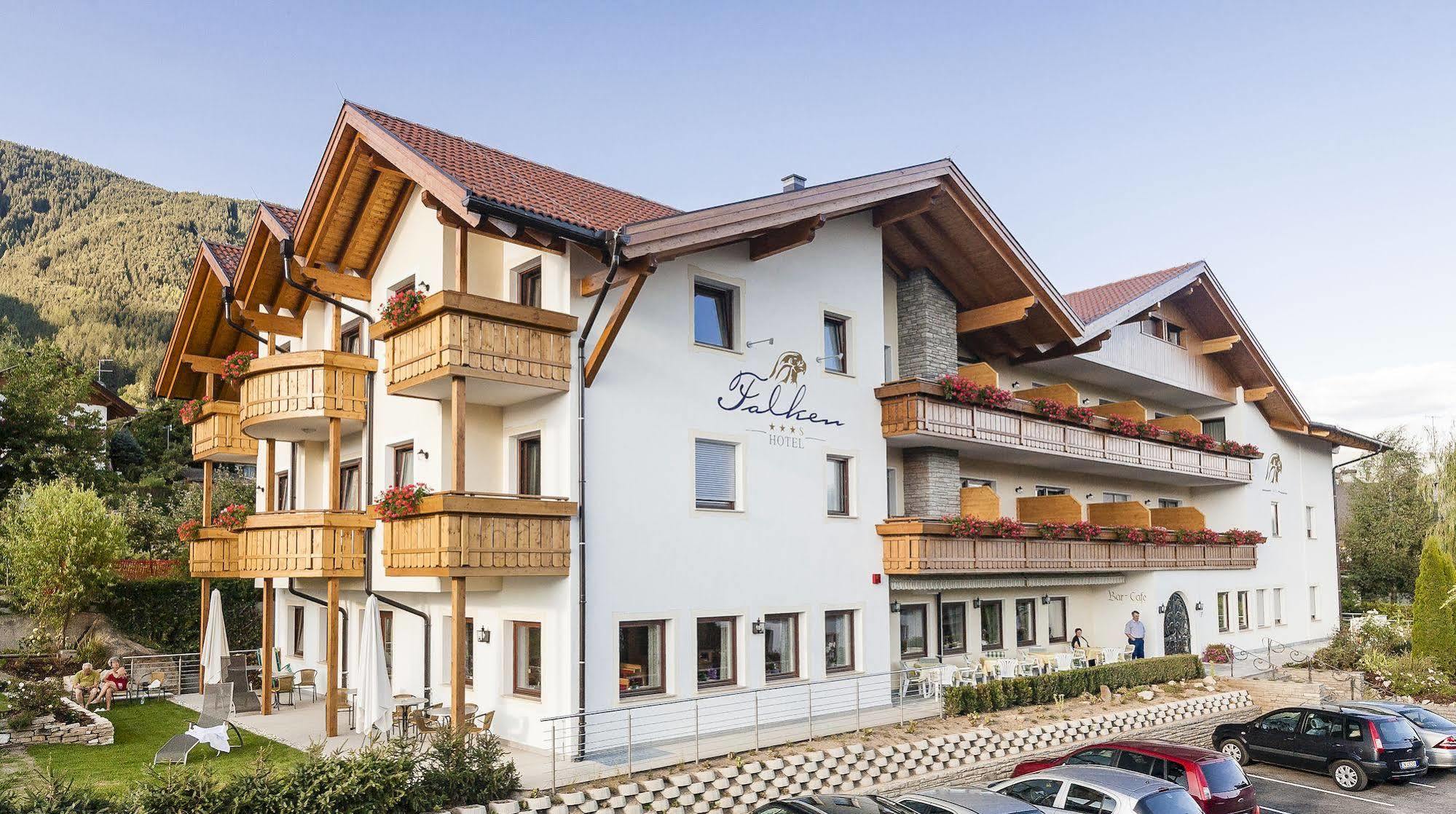 Hotel Falken Фалцес Екстериор снимка